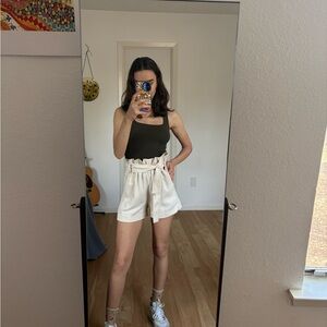 Aritzia Wilfred Cream Paperbag Shorts